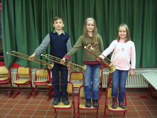 Niclas, Rebekka und Theresa k�nnen es kaum erwarten schon bei der kommende  Hausfasnet dabei zu sein.